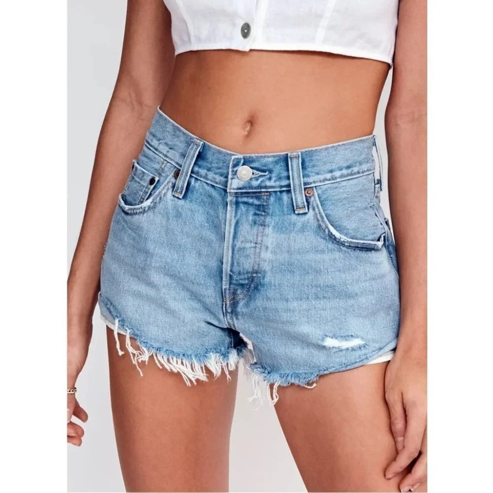 LEVI'S x ARITZIA 501 RAW HEM SHORT IN MEDIUM WASH